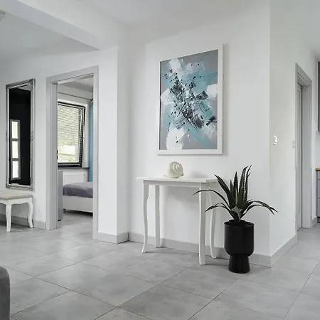 Lz Apartment *